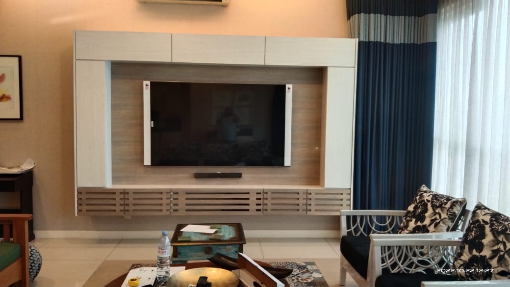 Kabinet TV Feature Wall
